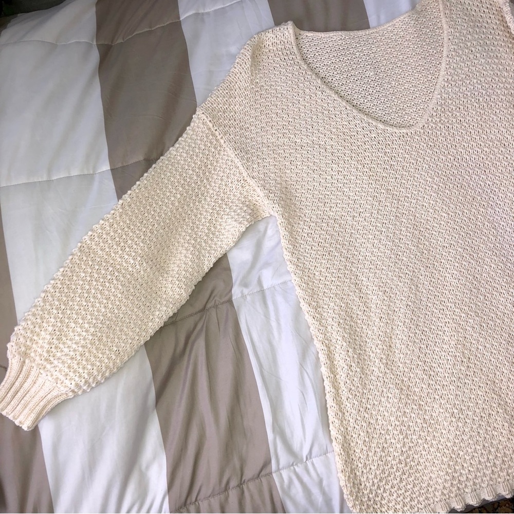 ๐V-Neck Sweater - Picture 3 of 5